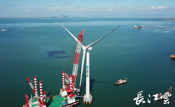 國內(nèi)首臺(tái)10兆瓦海上風(fēng)電機(jī)組并網(wǎng)發(fā)電